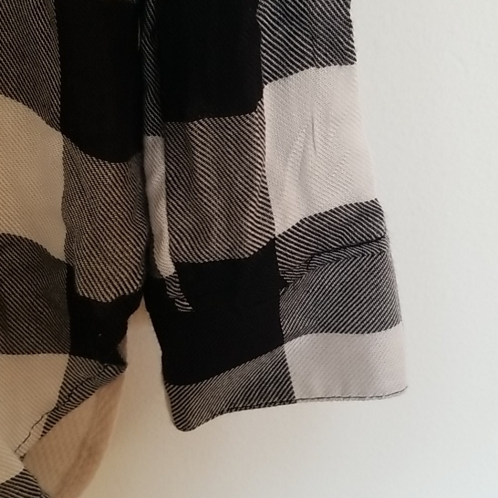 Black and white button down shirt - Picture 6 of 8